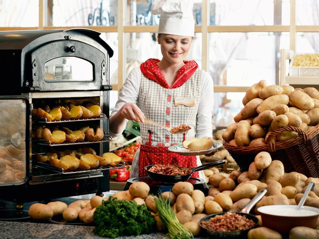 Landzeit Restaurant Voralpenkreuz Hotel Sattledt Ngoại thất bức ảnh