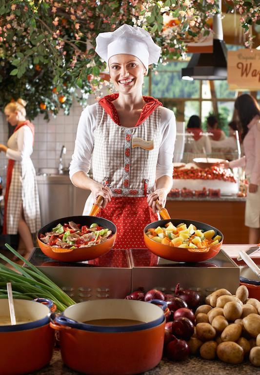Landzeit Restaurant Voralpenkreuz Hotel Sattledt Ngoại thất bức ảnh