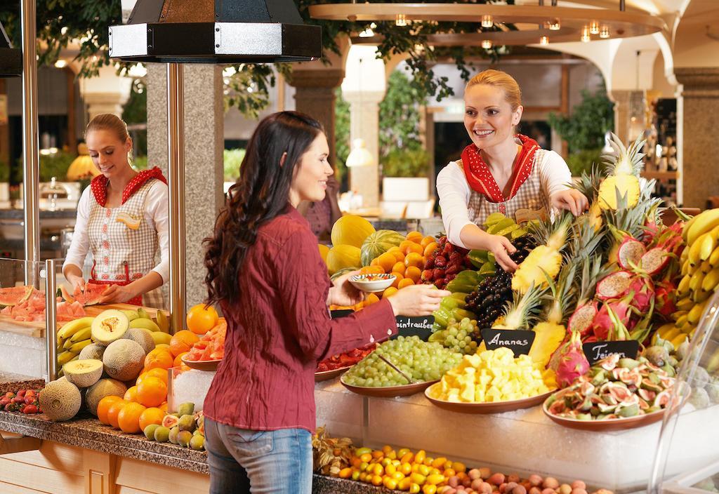 Landzeit Restaurant Voralpenkreuz Hotel Sattledt Ngoại thất bức ảnh